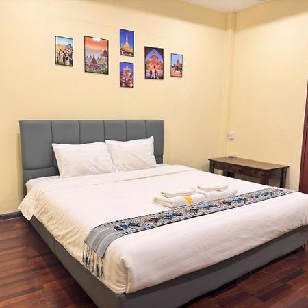 Yula Hotel Thatluang В'єнтьян Екстер'єр фото