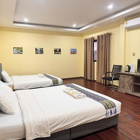 Yula Hotel Thatluang В'єнтьян Екстер'єр фото