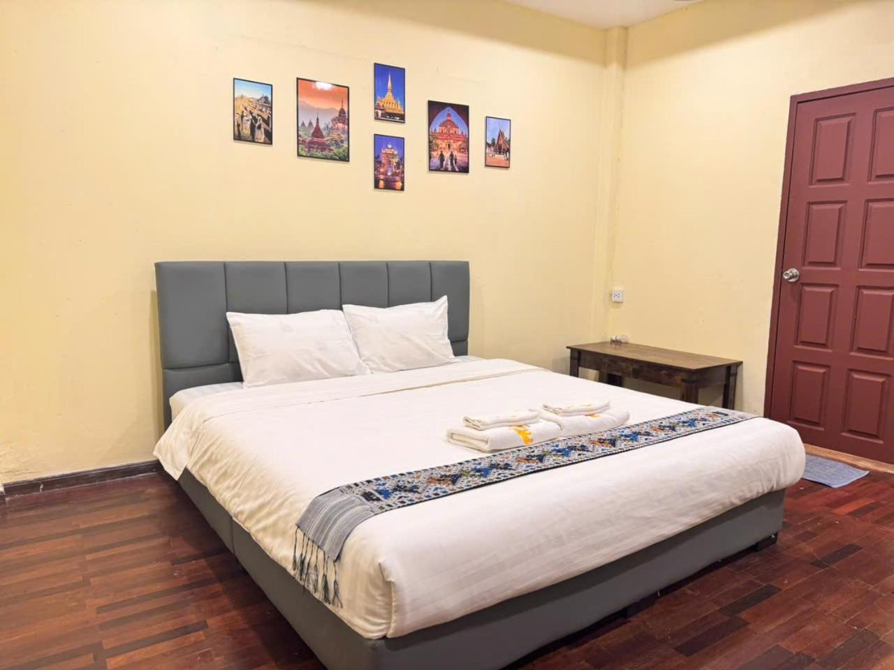 Yula Hotel Thatluang В'єнтьян Екстер'єр фото