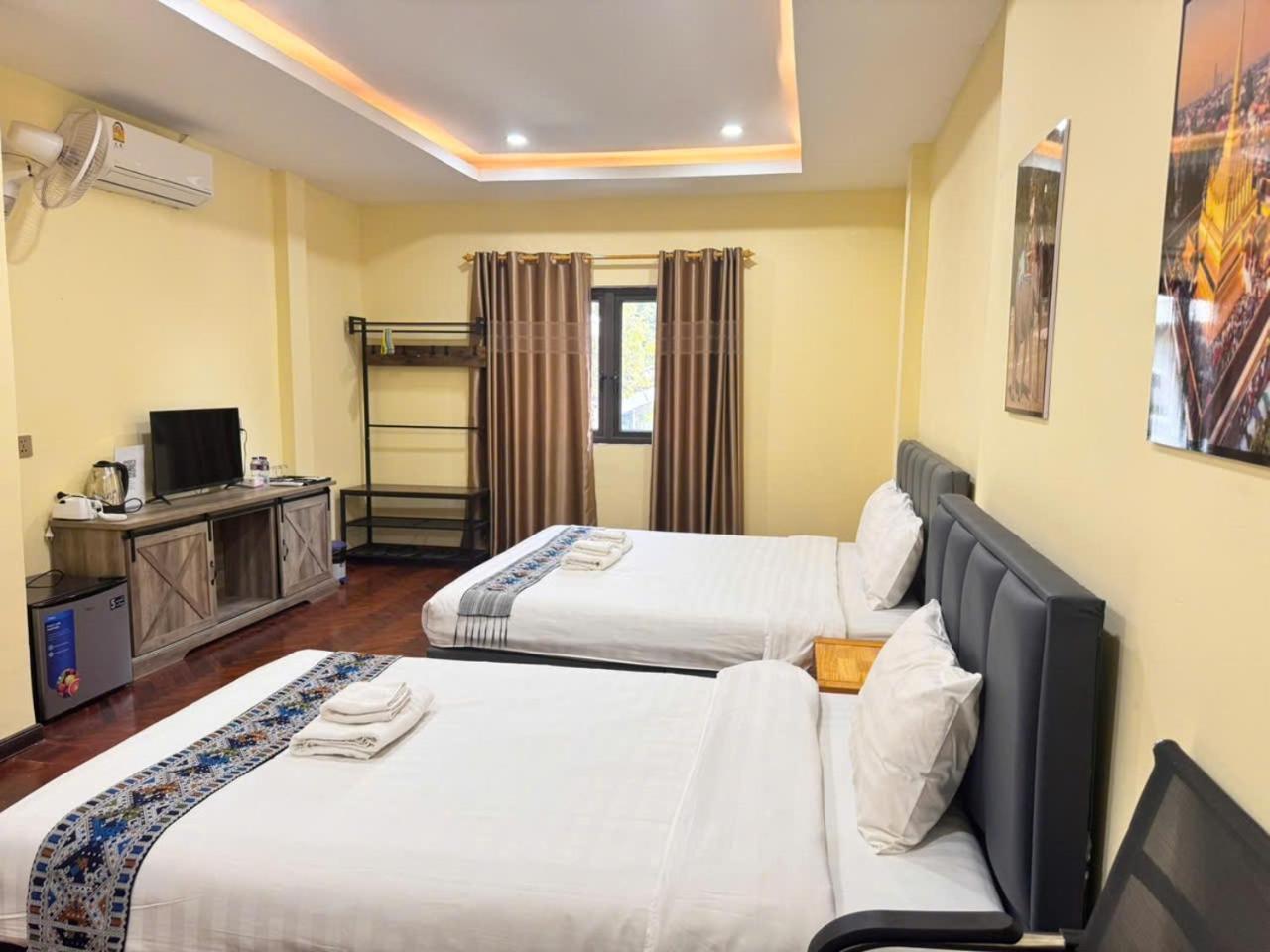 Yula Hotel Thatluang В'єнтьян Екстер'єр фото